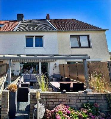 Blick vom Garten auf das Haus