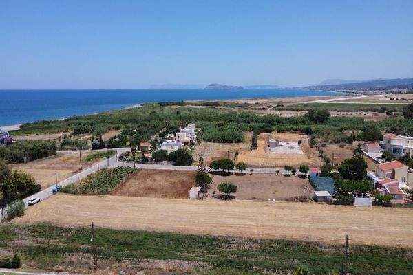 Kreta, Tavronitis: Ausgezeichnetes Grundstück in Meeresnähe zum Verkauf