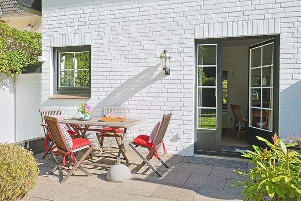 Terrasse fürs Essen, Feiern und Spielen im Sommer