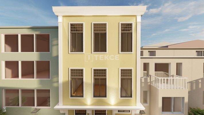 Furnished Building Near the Sea and Tram Stop in Balat İstanbul