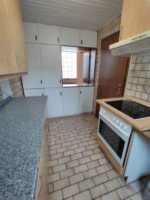 ... mit Durchreiche ins Esszimmer