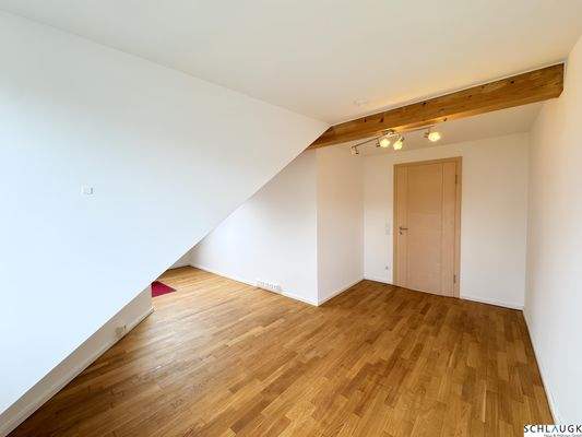 Schlafzimmer 2. OG mit Speicherabteil