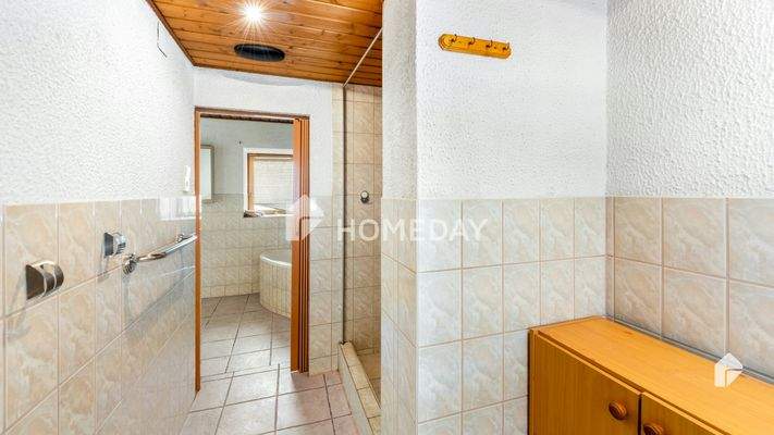 EG Badezimmer 2 3