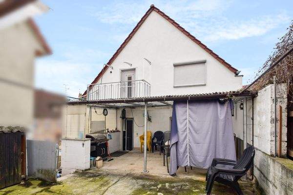 Terrasse und Zugang ins Dachgeschoss