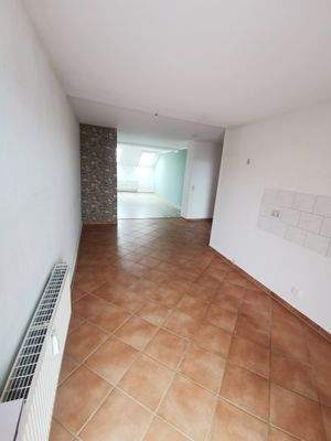 Offene Küche mit Blick in den Wohnbereich