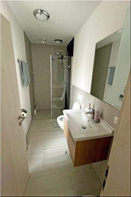 Usingen Michelbach  Hubertusstraße 42 10 Bad 1.jpg