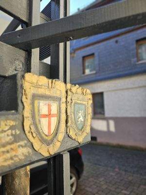 Wappen im Außenbereich