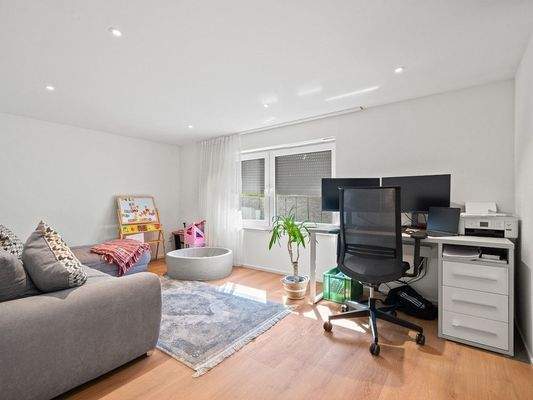 helles Zimmer im Untergeschoss