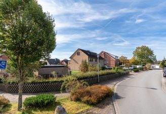 Haus und Garagen
