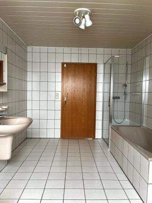 Badezimmer im 1. OG aktuell