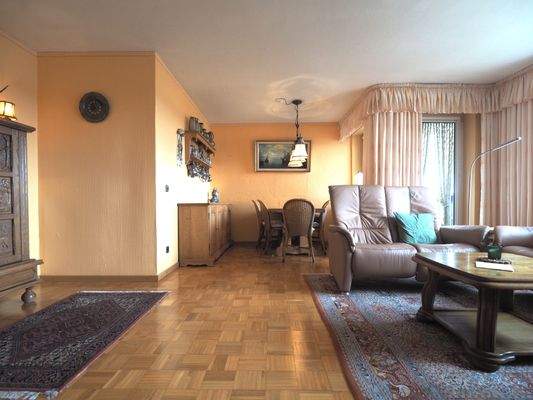 Blick ins Wohnzimmer 2