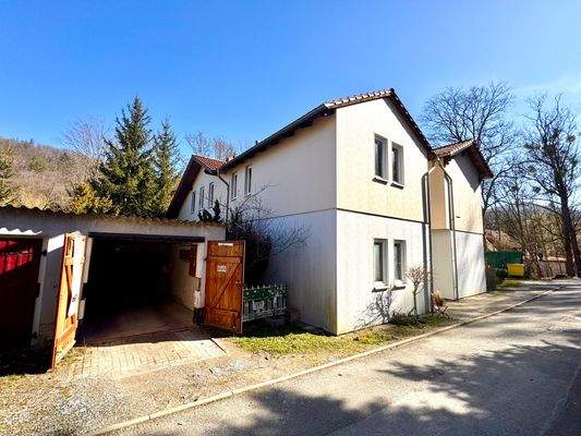 Seitenansicht + Garagen