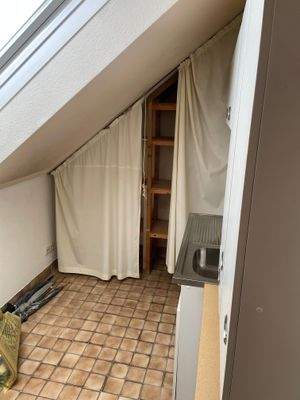 Abstellkammer an der Küche 