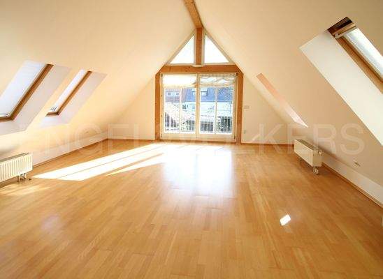Zimmer im Dachgeschoss mit Südbalkon