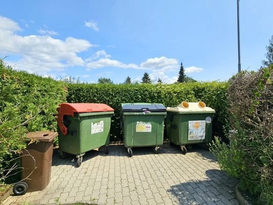 Müllinsel in der Anlage