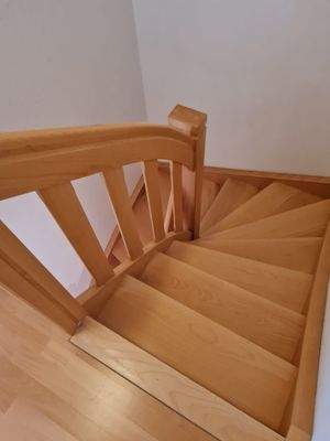 Holztreppe ins OG