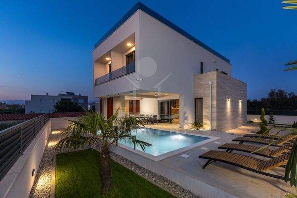 Luxusvilla in zauberhafter Küstenlage