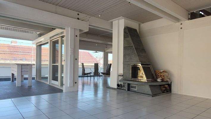 Wohnzimmer mit Kamin