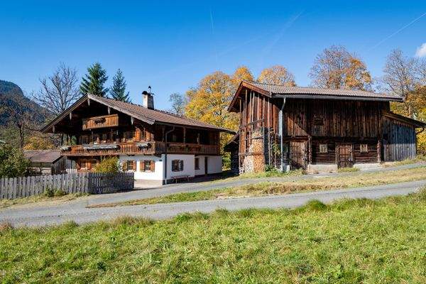 Aurach - Bauernhaus mit Altmühle_1.jpg