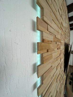 Steinwände beleuchtet