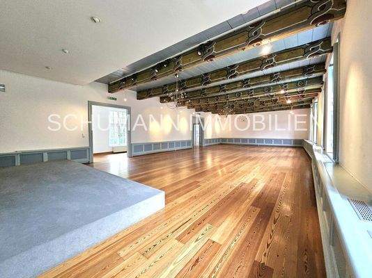 Ahnensaal mit Podest