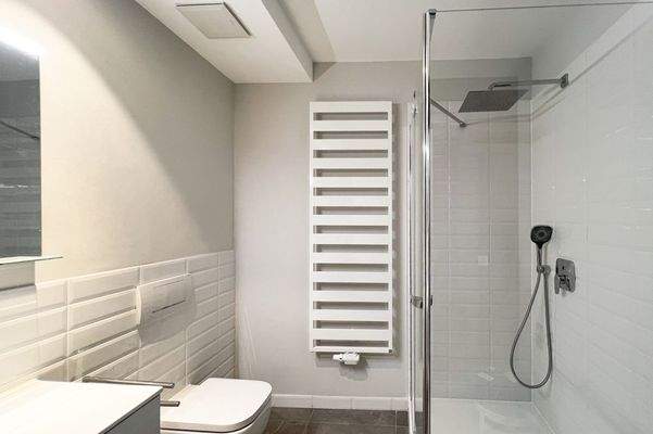 Traumbad mit bodentiefer Dusche