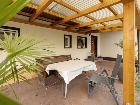 überdachte Terrasse