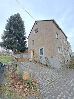 seitliche Ansicht Haus (straßenseitig)