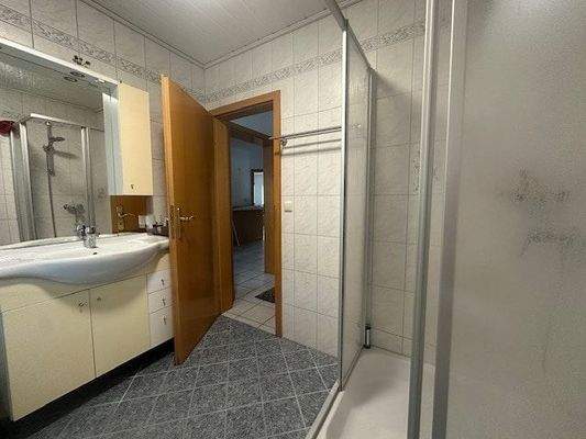 Bad mit Dusche im Erdgeschoss