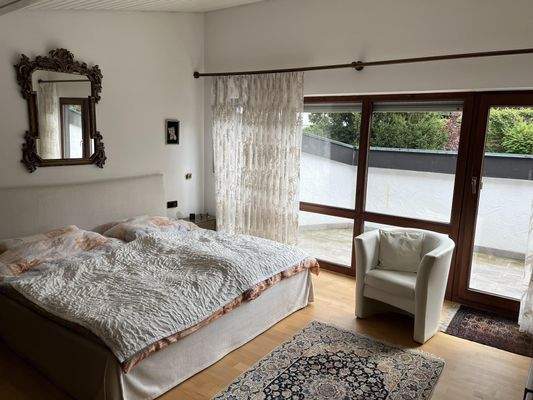 Schlafzimmer mit Dachterrasse