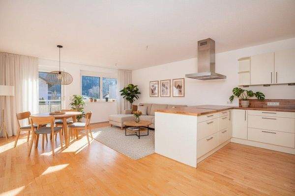 Einrichtungsvorschlag Wohnzimmer (KI generiert)