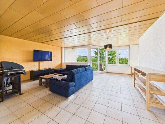 Wohn-Esszimmer mit Süd-Balkon im Obergeschoss 