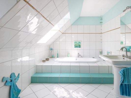 Tageslicht- Vollbad im Obergeschoss