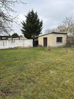 Garten mit Geräteschuppen