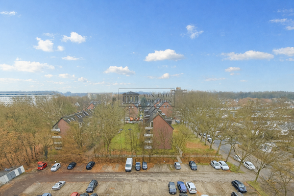 Komfortables Parken auf dem Gemeinschaftsparkplatz 