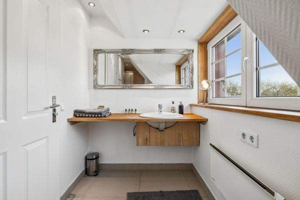 Badezimmer OG Hauptgebäude