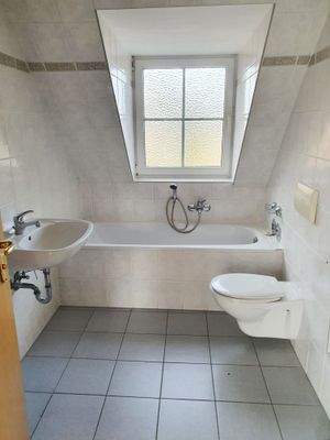 Bad mit Badewanne - Kopie