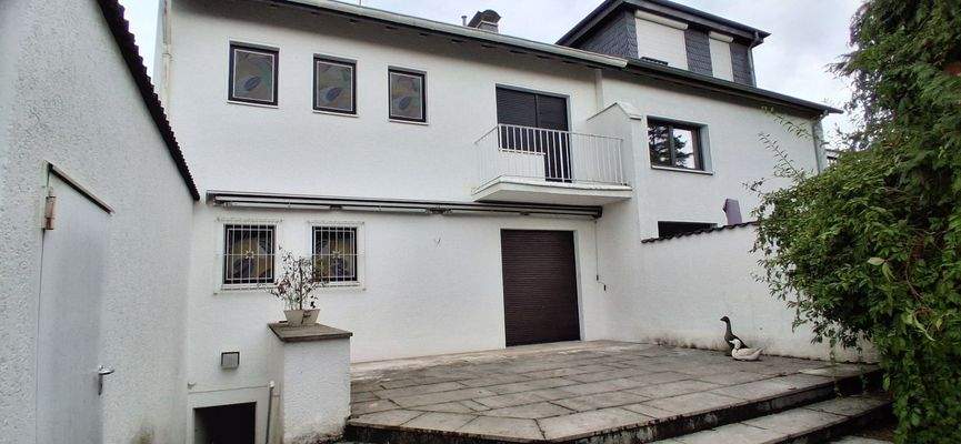 Rückansicht mit Terrasse