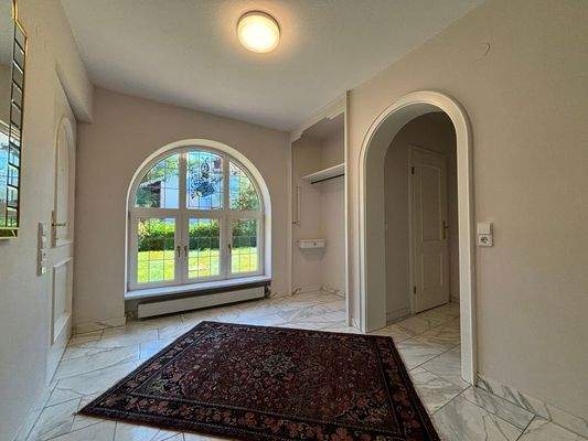 Entré mit Einbauschränken 