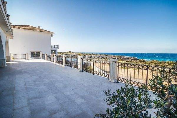 Detached Seafront Villas in North Cyprus Girne