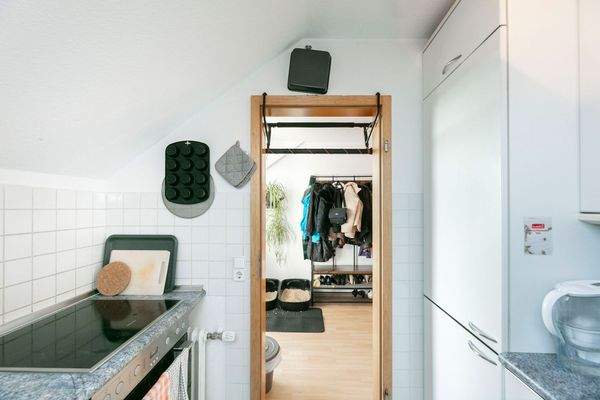 Blick aus der Küche in den Flur || DG