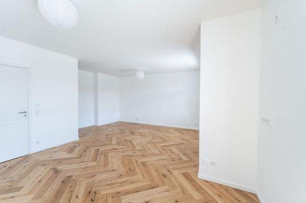 Wohnzimmer mit offener Küche