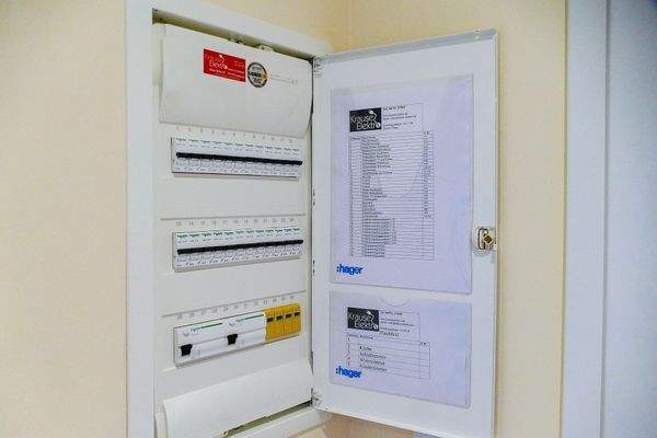 komplett neue Elektro im Haus