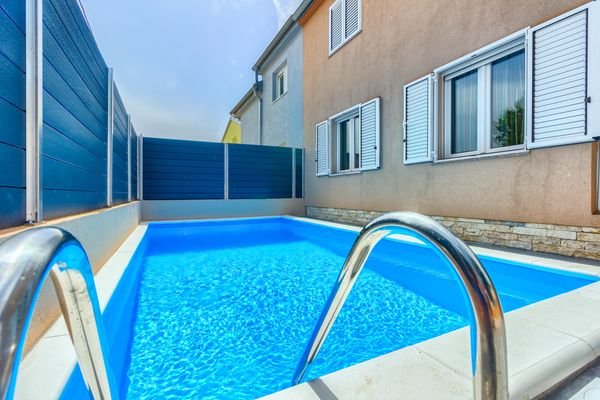 biograd-na-moru-haus-mit-pool-kaufen (3).jpg