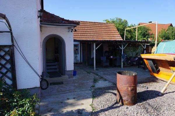 überdachter Eingangsbereich Südseite