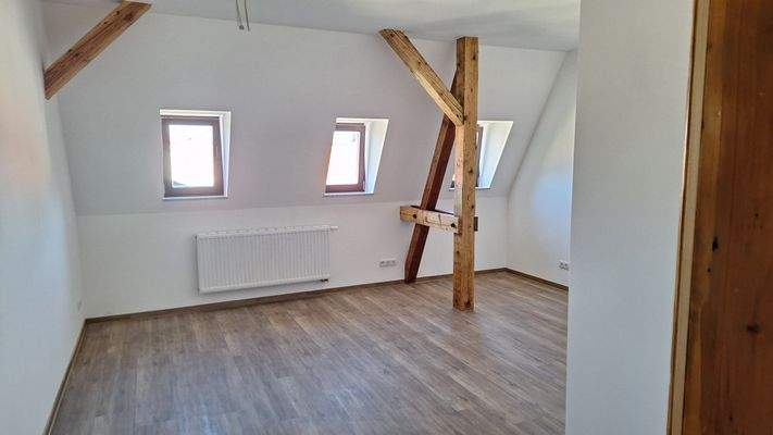 Zimmer straßenseitig