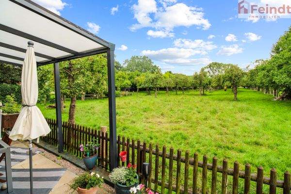 Blick ins unverbaute Grüne