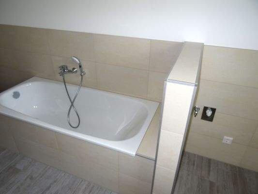 Wanne und Waschmaschinenanschluss