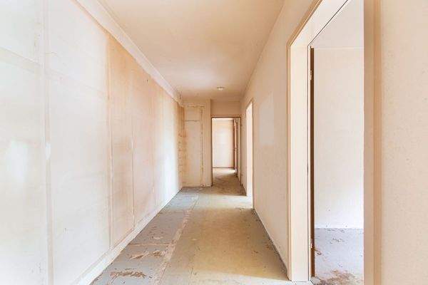 Flur mit Schrankeinbaumöglichkeit