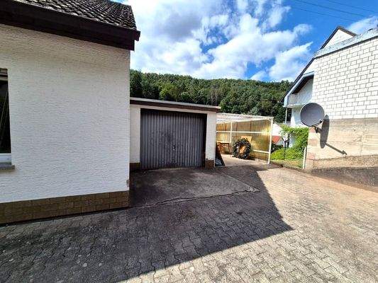 Garage und Carport